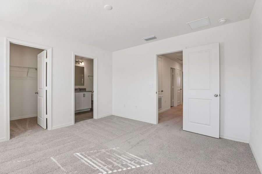 Spacious, unfurnished interior of a new home in Reserve at Forest Lake Townhomes, Lake Wales (Image 13).