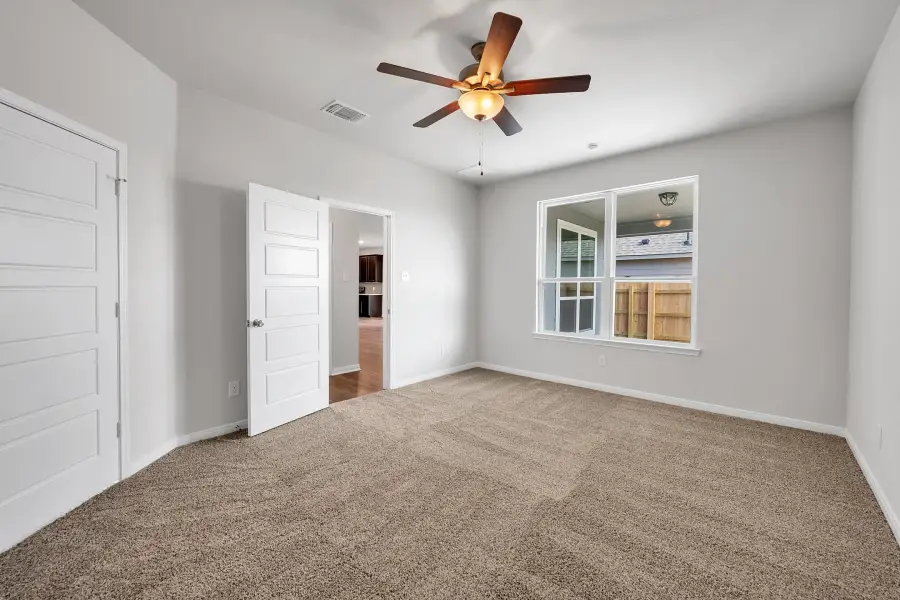 Spacious, unfurnished interior of a new home in Gourd Creek, Bryan (Image 13).