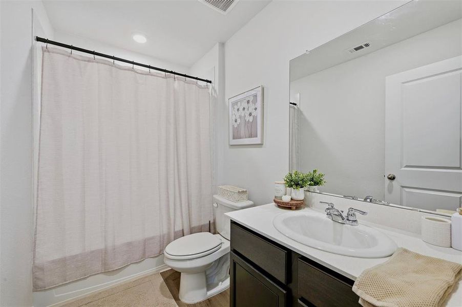 Furnished interior view inside a new home in Three Oaks, Sherman (Image 11).