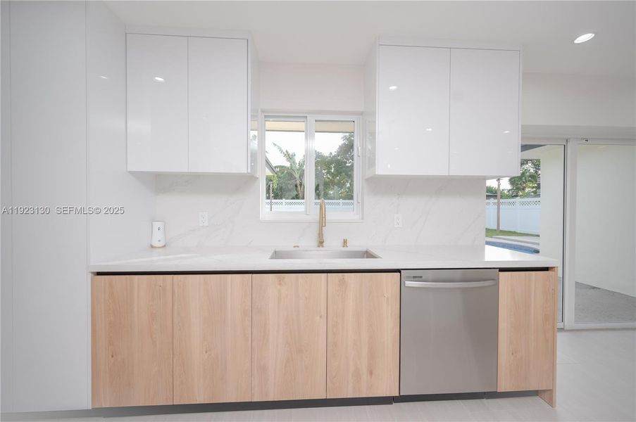 Furnished interior view inside a new home in , Miramar (Image 9).