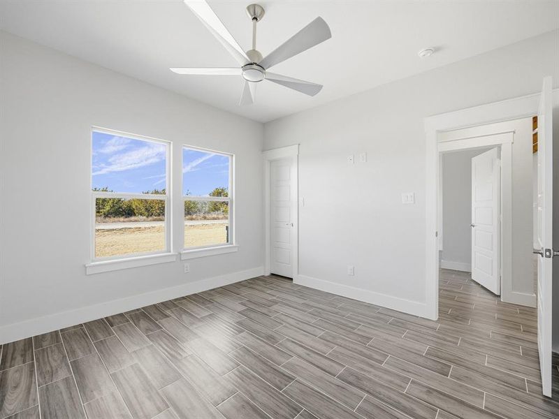 Spacious, unfurnished interior of a new home in , Weatherford (Image 26).