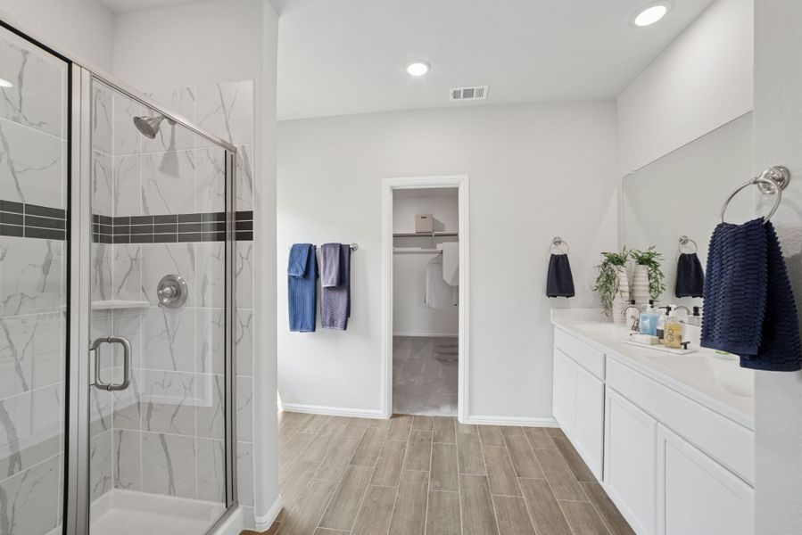 Owner's Bathroom Owner's Bathroom