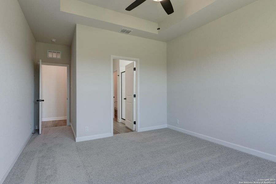 Spacious, unfurnished interior of a new home in Cordova Trails, Seguin (Image 28).