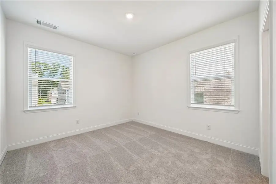 Spacious, unfurnished interior of a new home in Auburn Glen, Dacula (Image 35).