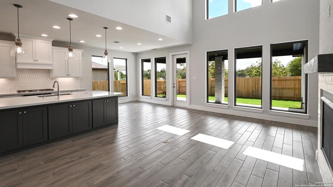 Spacious, unfurnished interior of a new home in Cibolo Valley Heights 65', Cibolo (Image 20).