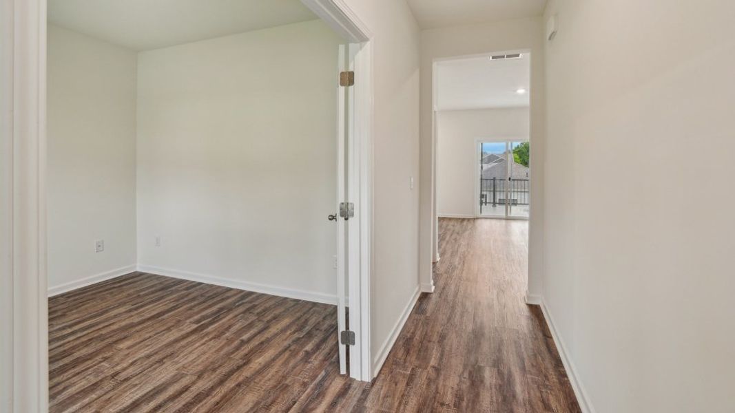 Spacious, unfurnished interior of a new home in Beechwood Meadows, Johnson City (Image 17).