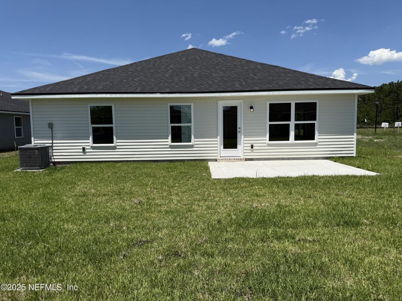 Exterior details and patio area of a home in Summerglen, Jacksonville (Image 33).