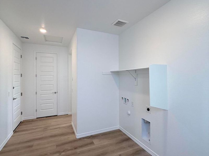 Spacious, unfurnished interior of a new home in North Ridge at Pronghorn Ranch, Prescott Valley (Image 32).