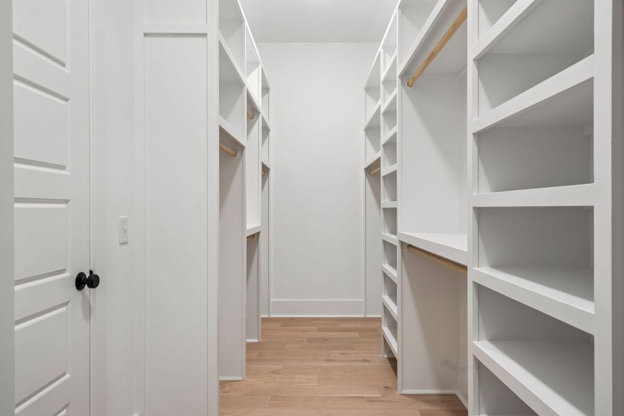 Spacious, unfurnished interior of a new home in , Wando (Image 28).