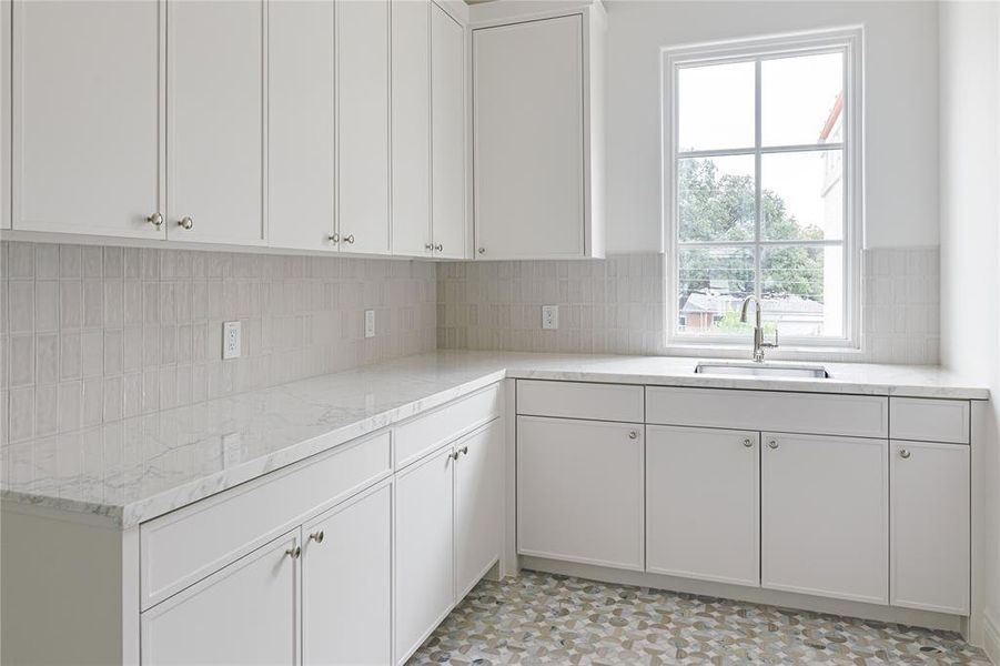 Furnished interior view inside a new home in , Dallas (Image 9).