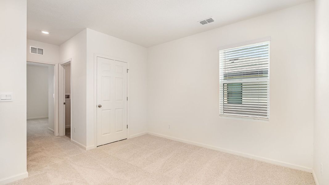 Representative unfurnished interior of a home built from the Hayden by D.R. Horton in Morningside, Fort Pierce (Image 21).