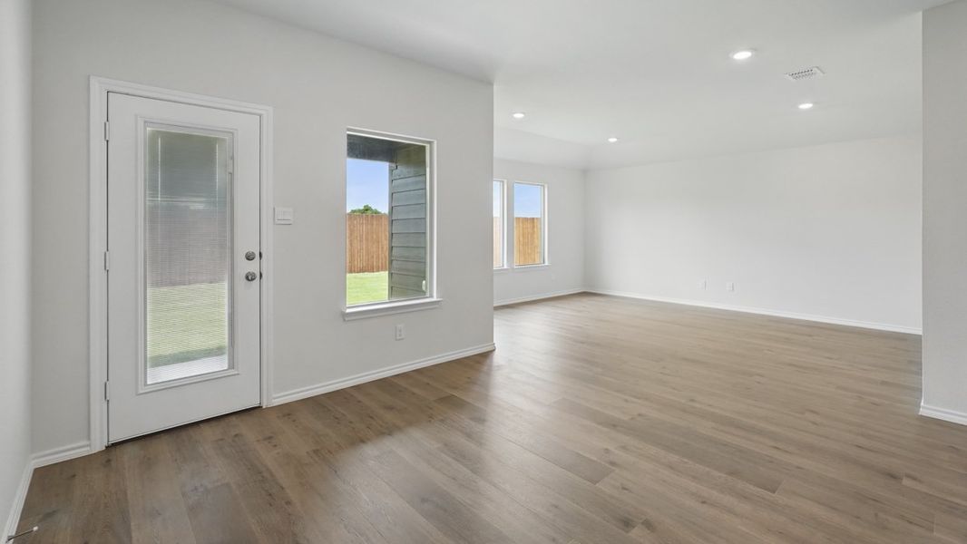 Spacious, unfurnished interior of a new home in Blaire Lake, Tyler (Image 18). Spacious, unfurnished interior of a new home in Blaire Lake, Tyler (Image 18).