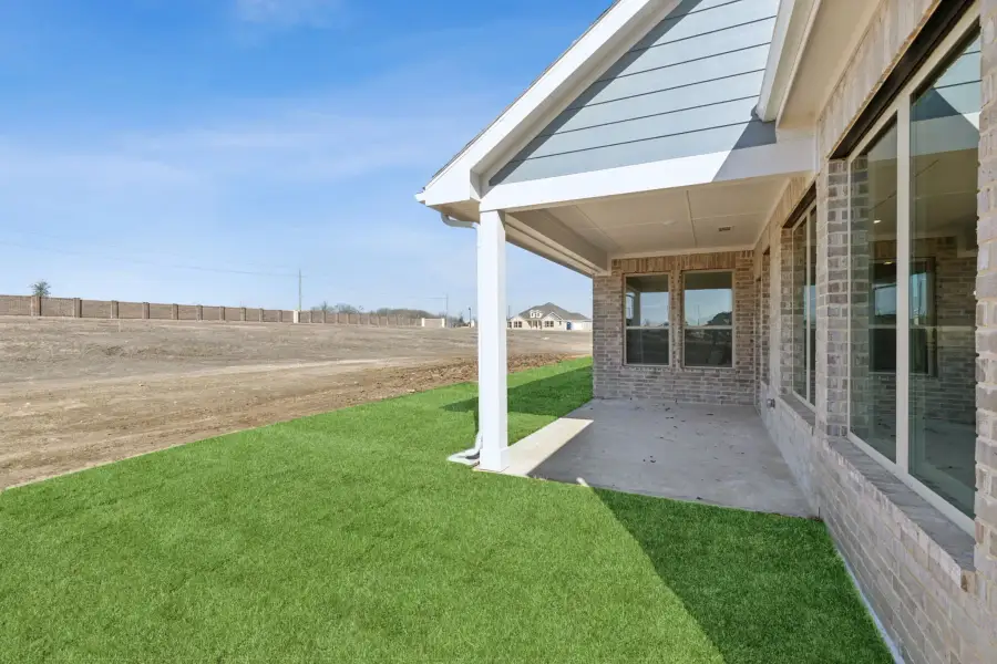 Representative exterior details of a home built from the Yukon by Centre Living Homes in Lakeway Estates, Waxahachie (Image 4).