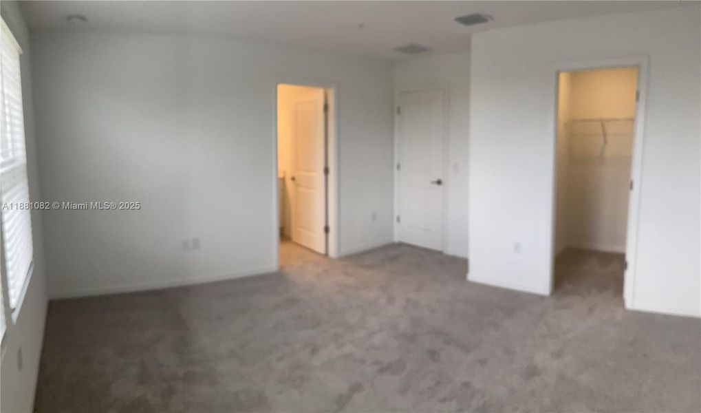 Spacious, unfurnished interior of a new home in , St. Cloud (Image 17).