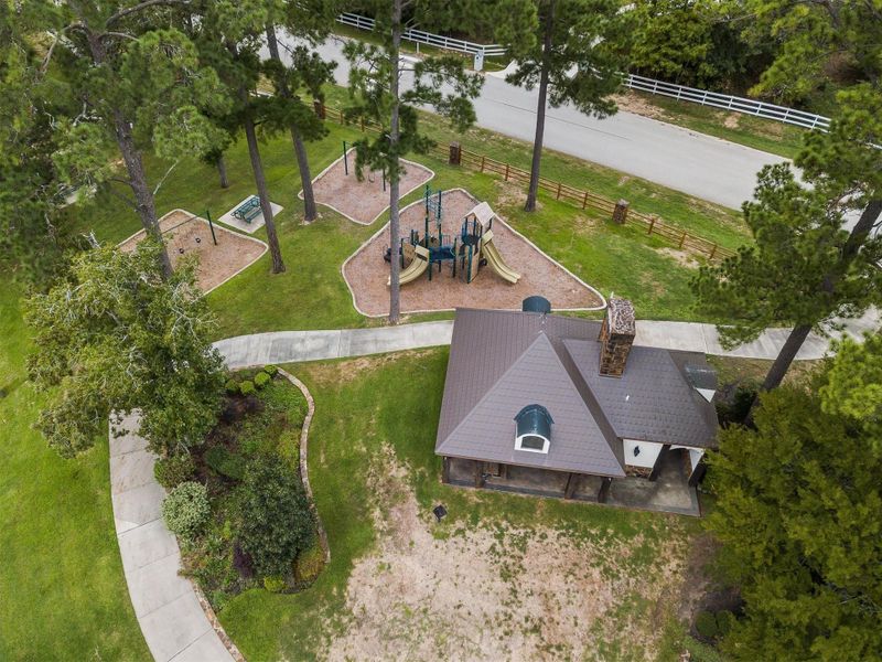 Community amenities in , Conroe (Image 8).