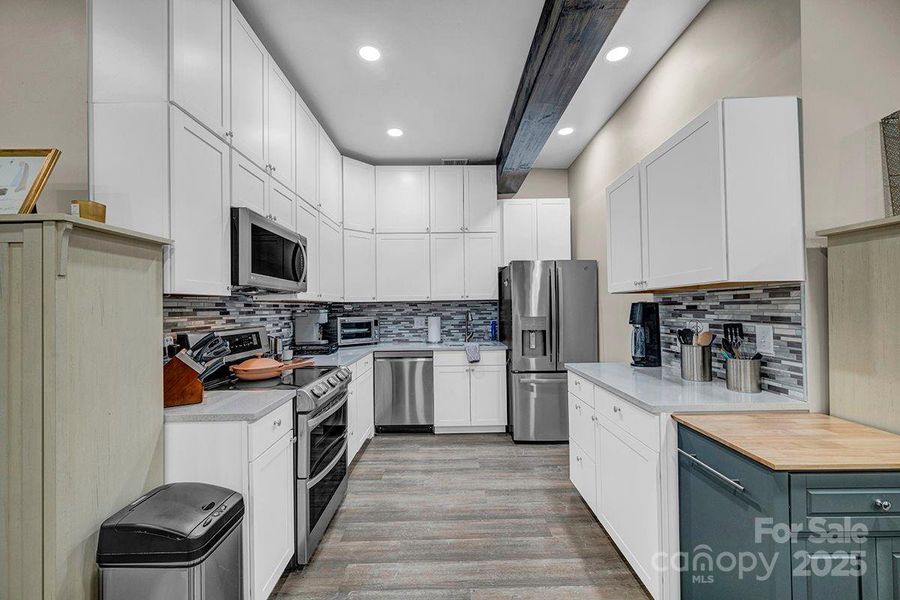 Open floor plan in the guest House kitchen.