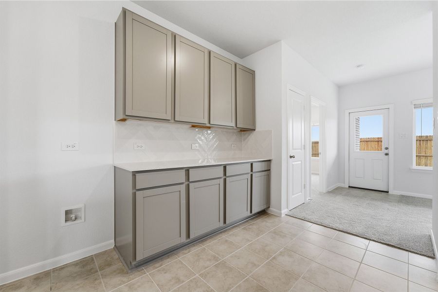 Furnished interior view inside a new home in Saddlebrook Estates, Waxahachie (Image 9).