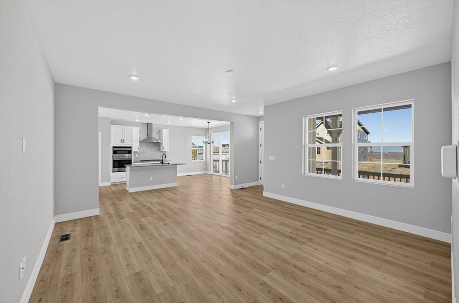 Spacious, unfurnished interior of a new home in Trailstone, Arvada (Image 9).