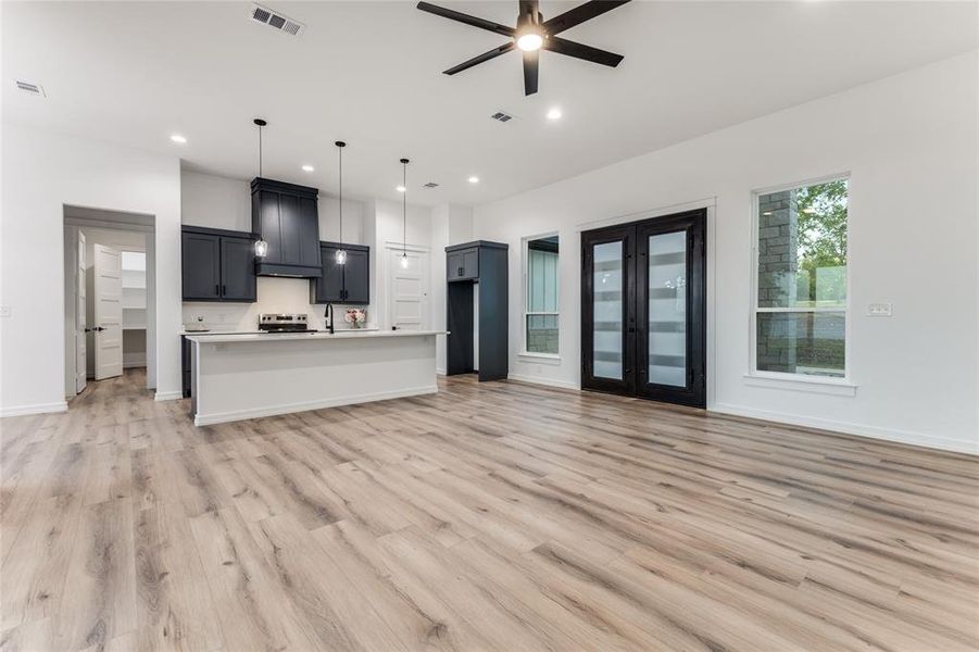 Spacious, unfurnished interior of a new home in , Kemp (Image 17).