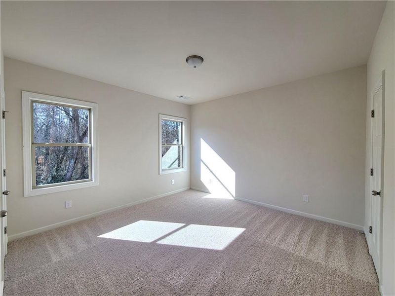 Spacious, unfurnished interior of a new home in , Jefferson (Image 27).