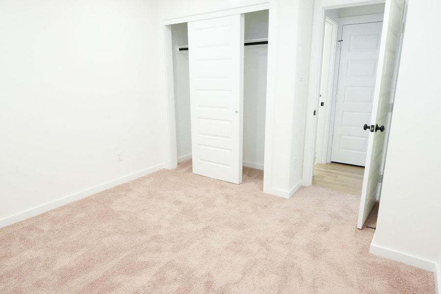 Spacious, unfurnished interior of a new home in Foxtail Palms, Manvel (Image 36).