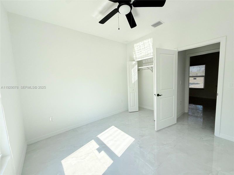 Spacious, unfurnished interior of a new home in , Punta Gorda (Image 9).