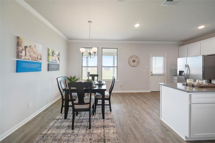 Seamless Kitchen & Dining Space for Family Gatherings