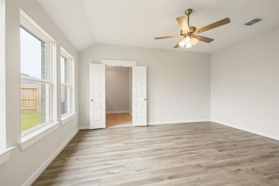 Spacious, unfurnished interior of a new home in River Ranch, Dayton (Image 32).