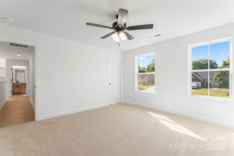 Spacious, unfurnished interior of a new home in , Harrisburg (Image 22).