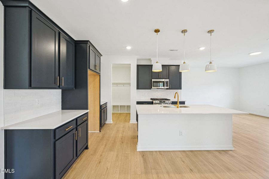 18-web-or-mls-Ken Dr-S2402-018