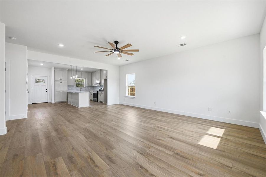 Spacious, unfurnished interior of a new home in , Fort Worth (Image 19).