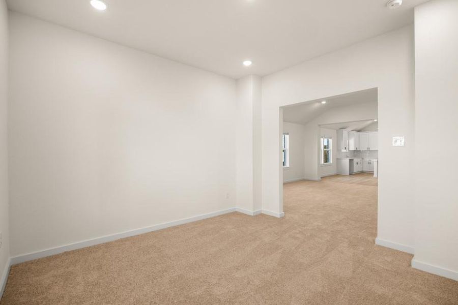 Spacious, unfurnished interior of a new home in Ashland, Angleton (Image 20).