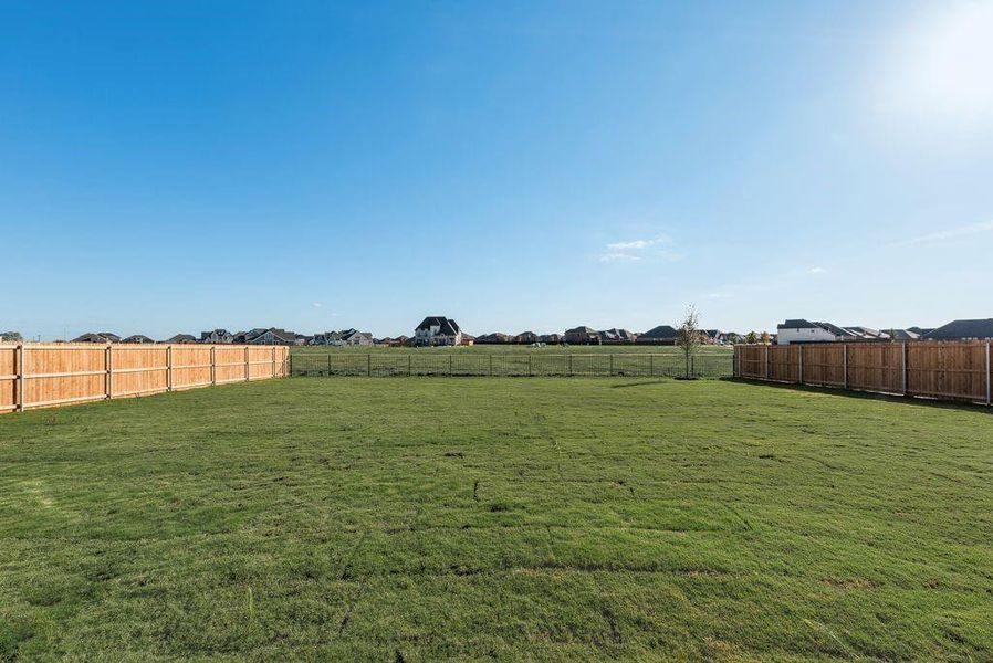 Exterior details and patio area of a home in Park Trails, Forney (Image 3).