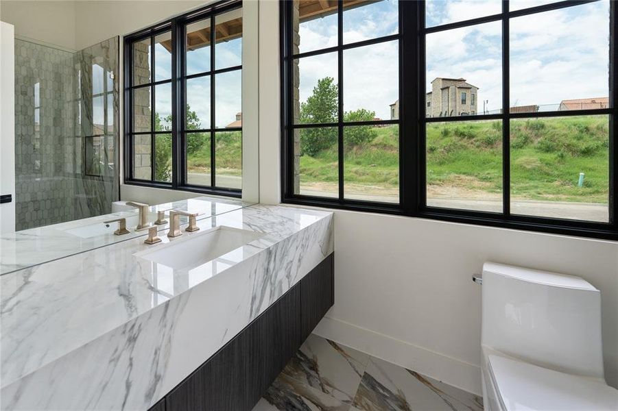 Full Bathroom in Casita