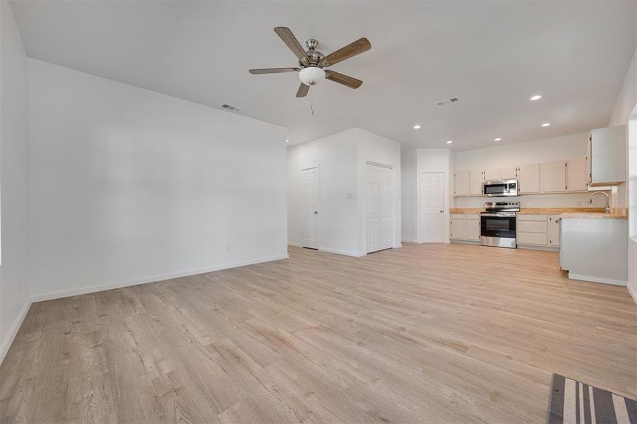 Spacious, unfurnished interior of a new home in , Cooper (Image 25).