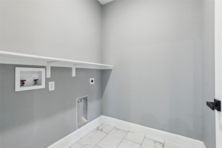 Spacious, unfurnished interior of a new home in , Cedar Creek (Image 15).