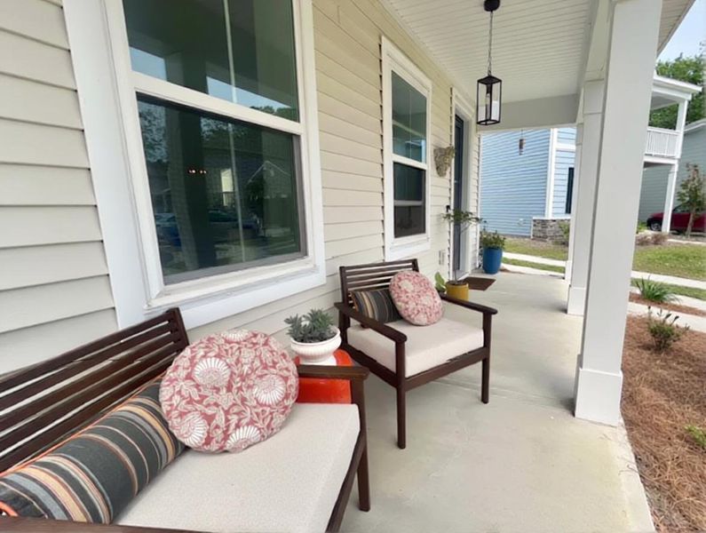Exterior details and patio area of a home in , Okatie (Image 3).
