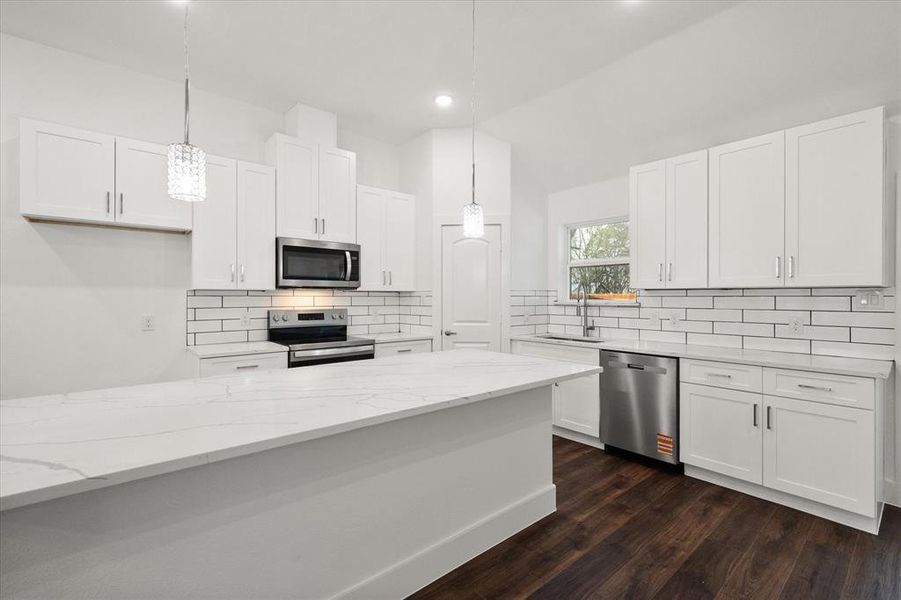 Furnished interior view inside a new home in , Kerens (Image 12).