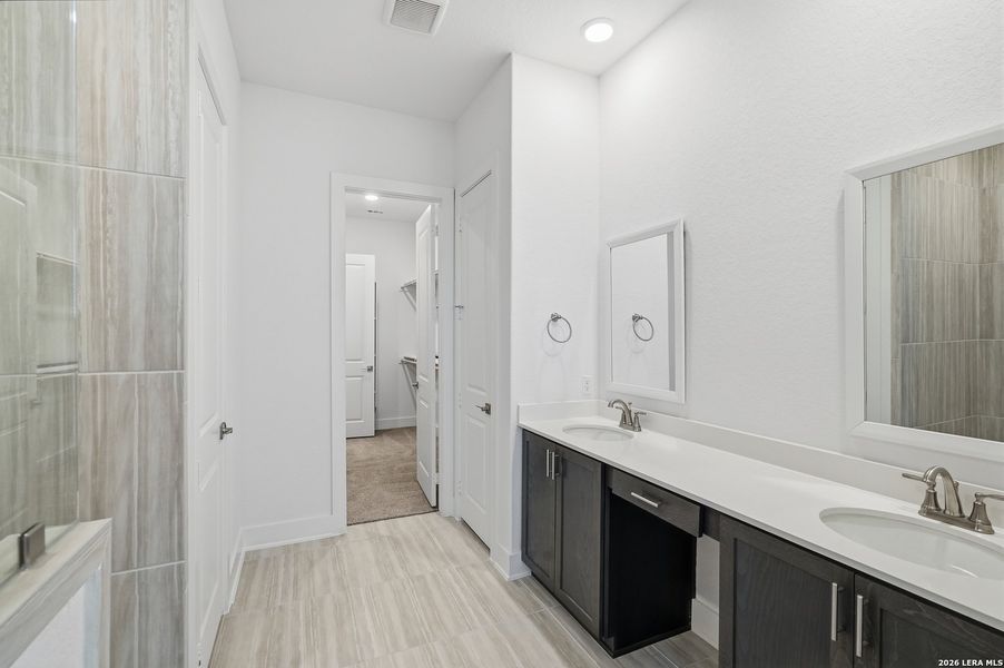 Furnished interior view inside a new home in Prominence, San Antonio (Image 10).