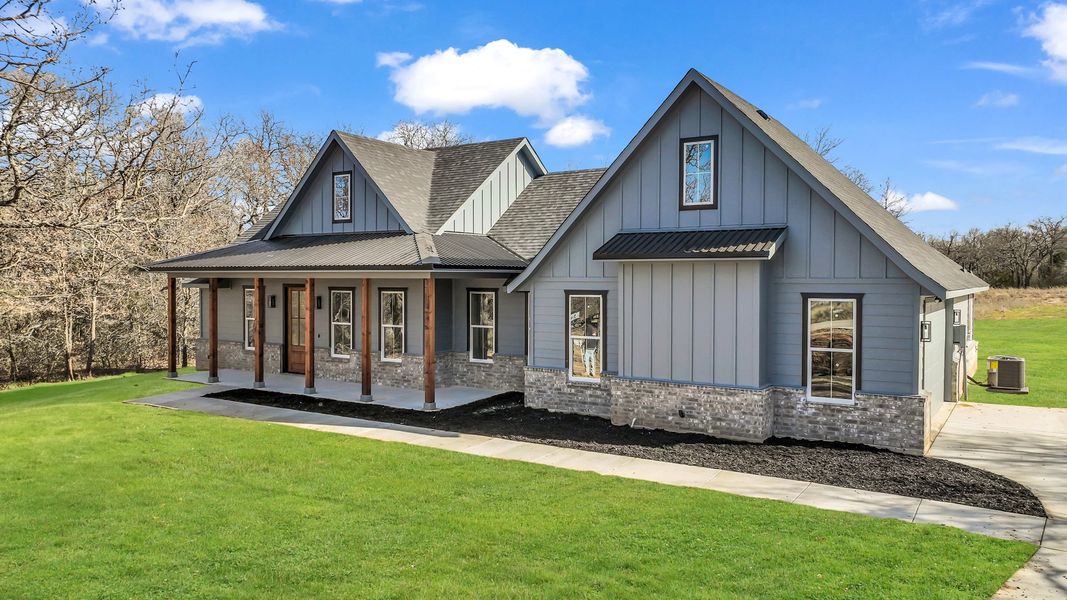 Front exterior of a home in the Saddle Crest Estates community, located in Weatherford, TX (Image 13).