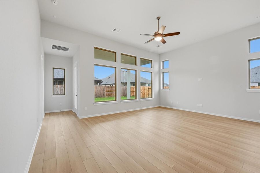 Spacious, unfurnished interior of a new home in Canterra Creek  60', Iowa Colony (Image 21).