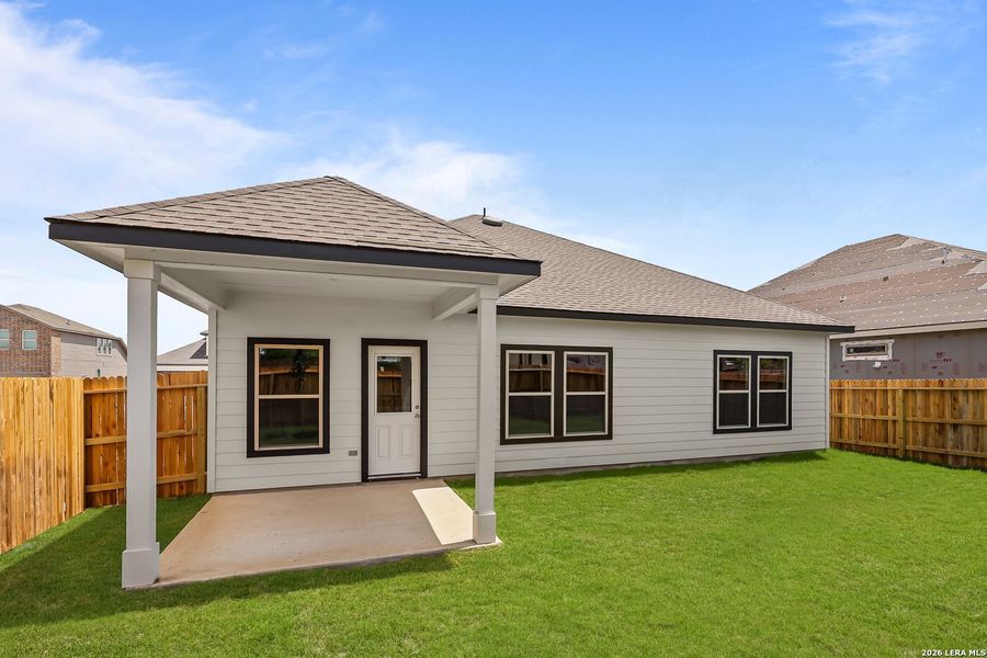 Exterior details and patio area of a home in Summerlin, San Antonio (Image 22).