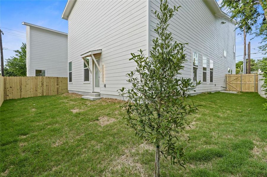 Front exterior of a new home in , Dallas, TX, highlighting curb appeal (Image 24). Front exterior of a new home in , Dallas, TX, highlighting curb appeal (Image 24).