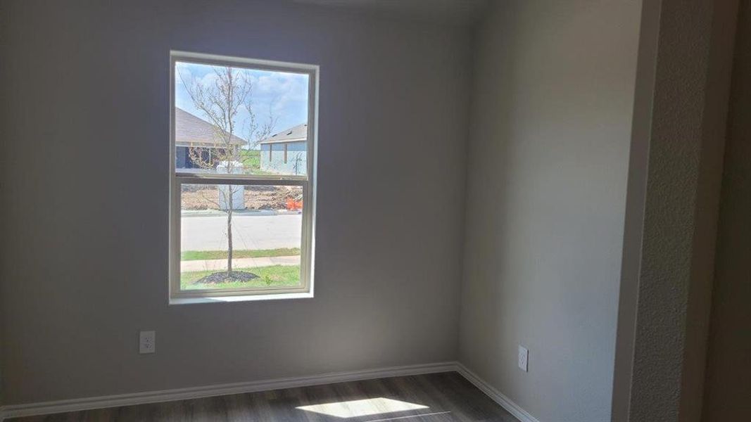 Spacious, unfurnished interior of a new home in Hickory Grove, Denton (Image 12).