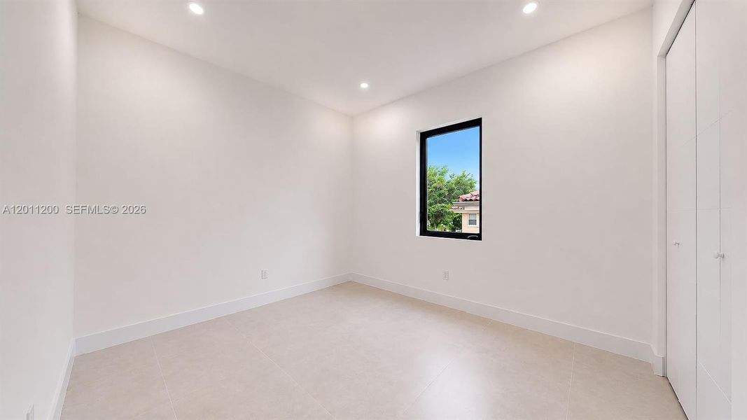 Spacious, unfurnished interior of a new home in , Miami Lakes (Image 26).
