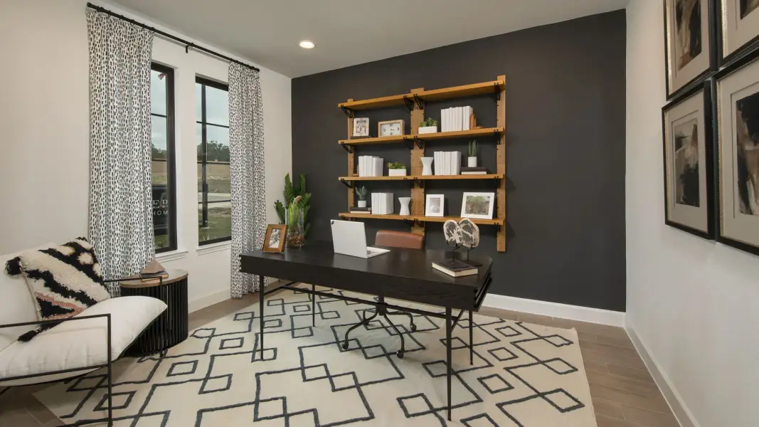 Representative furnished interior of a home built from the 3399W by Perry Homes in Briarley, Montgomery (Image 35).