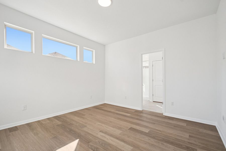 Spacious, unfurnished interior of a new home in Crosswinds, Kyle (Image 13).