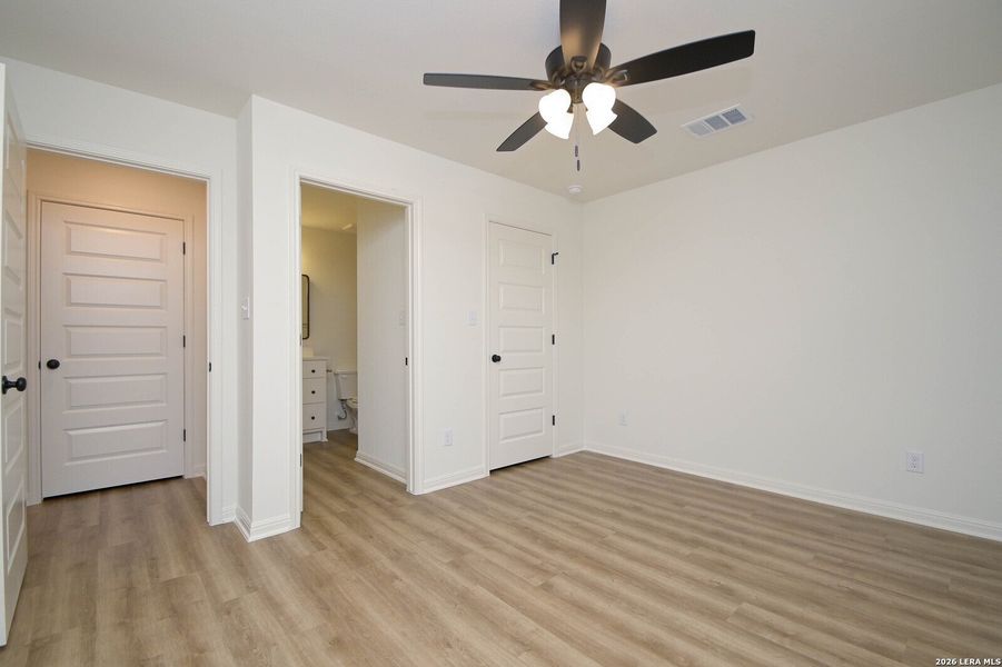 Spacious, unfurnished interior of a new home in , San Antonio (Image 8).