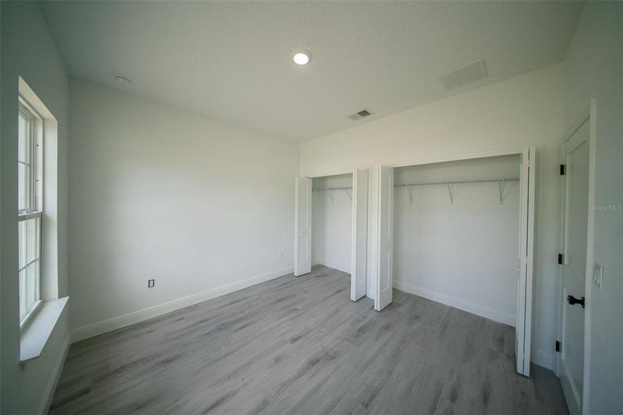 Spacious, unfurnished interior of a new home in , Ocala (Image 10).
