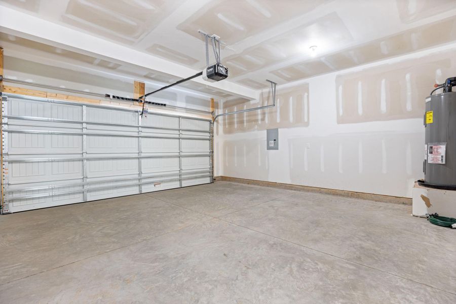 Spacious, unfurnished interior of a new home in Harbor Crossing, Greensboro (Image 18).